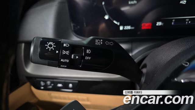 Kia Canival 2021 — photo 35