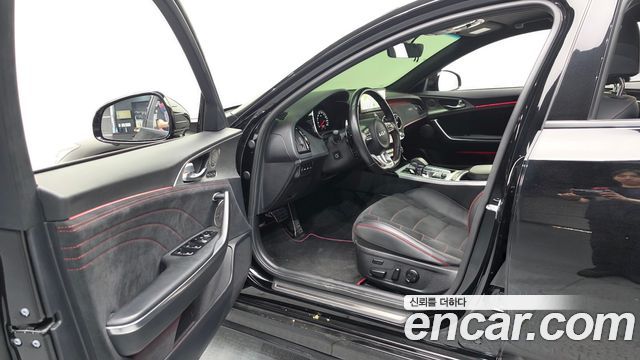 Kia Stinger 2023 — photo 13
