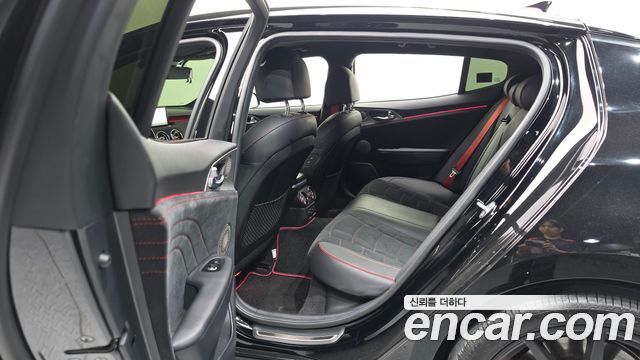 Kia Stinger 2023 — photo 17