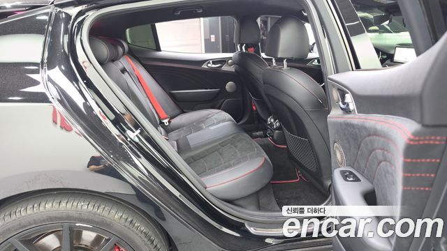 Kia Stinger 2023 — photo 18