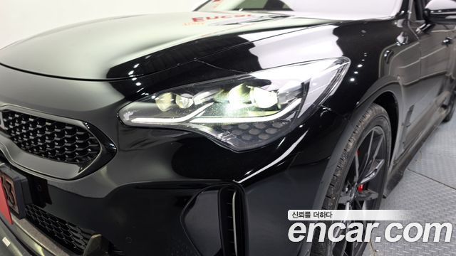 Kia Stinger 2023 — photo 8