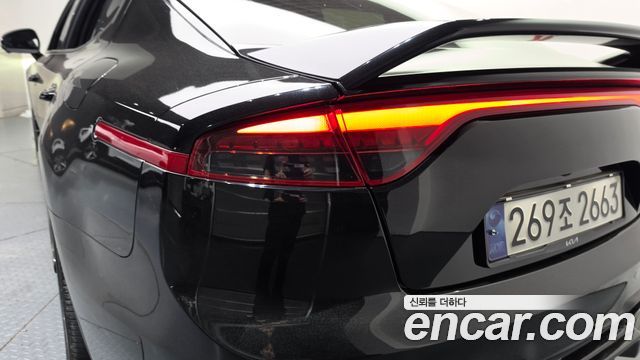 Kia Stinger 2023 — photo 9