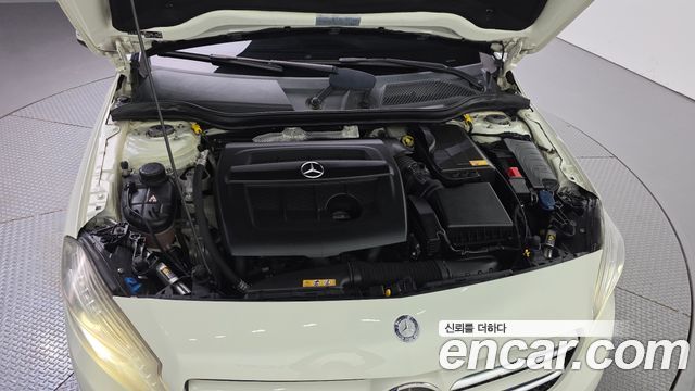 Mercedes-Benz A-Class 2015 — photo 6
