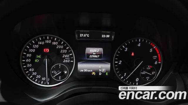 Mercedes-Benz A-Class 2015 — photo 8