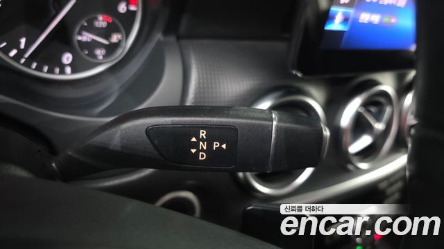 Mercedes-Benz A-Class 2015 — photo 9