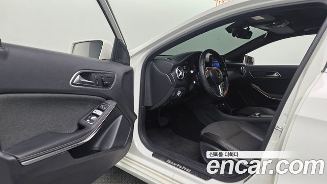 Mercedes-Benz A-Class 2015 — photo 10