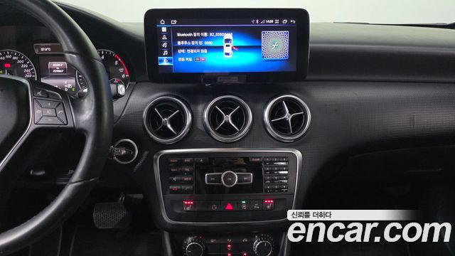 Mercedes-Benz A-Class 2015 — photo 14