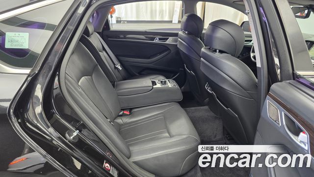 Genesis G80 2018 — photo 18
