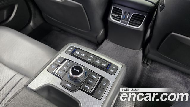 Genesis G80 2018 — photo 24
