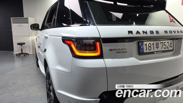 Land Rover Range Rover Sport 2018 — photo 9