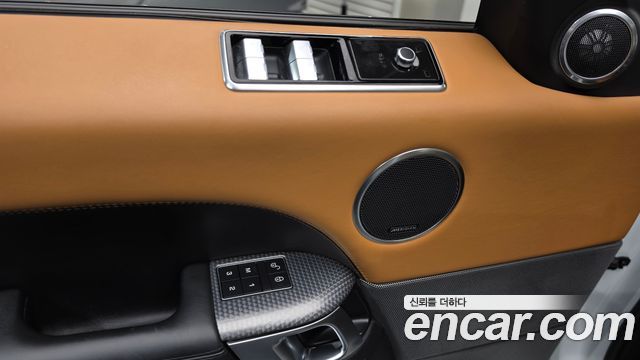 Land Rover Range Rover Sport 2018 — photo 27
