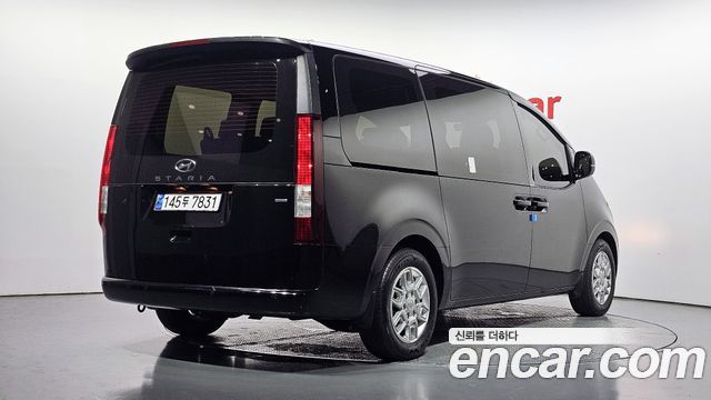 Hyundai Staria 2022 — photo 2