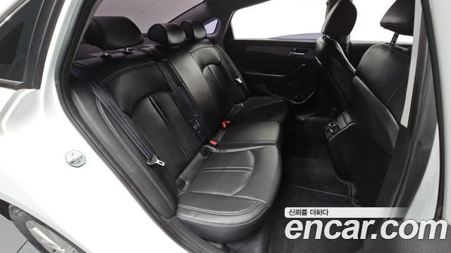 Hyundai Sonata 2019 — photo 17