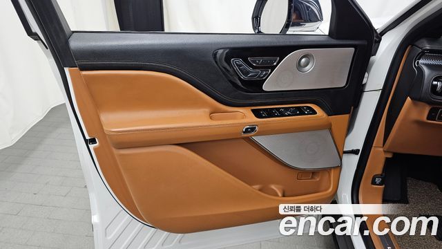 Lincoln Aviator 2021 — photo 14