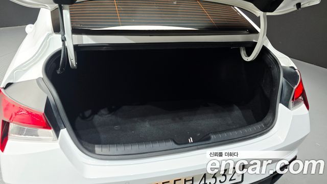 Hyundai AVANTE 2021 — photo 19