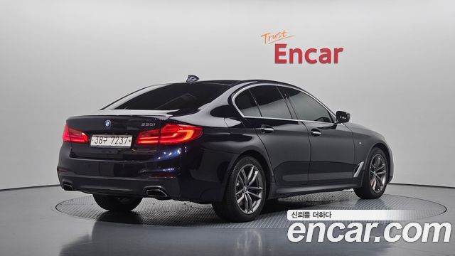 BMW 5-Series 2018 — photo 2
