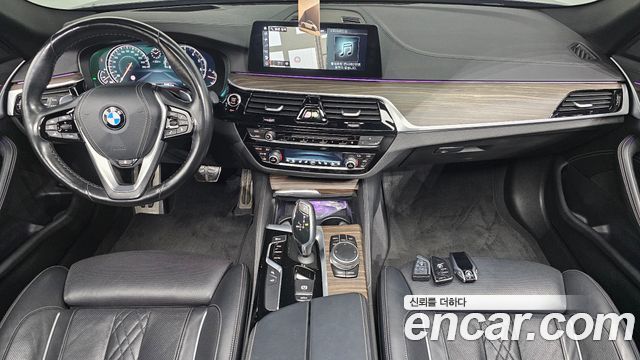 BMW 5-Series 2018 — photo 10