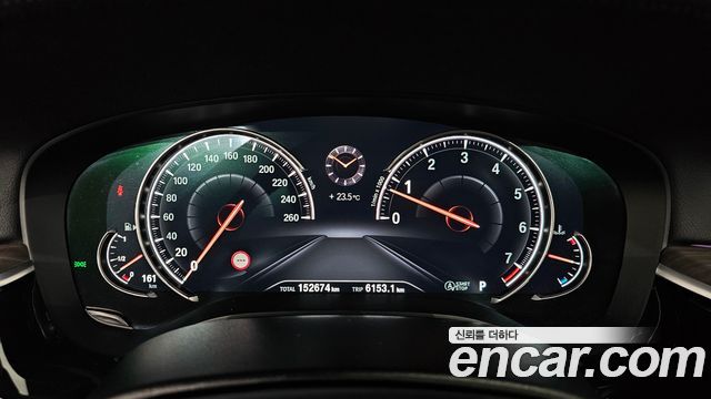 BMW 5-Series 2018 — photo 11