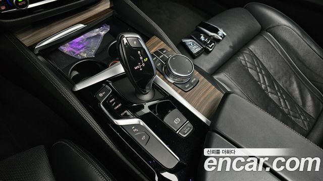 BMW 5-Series 2018 — photo 12