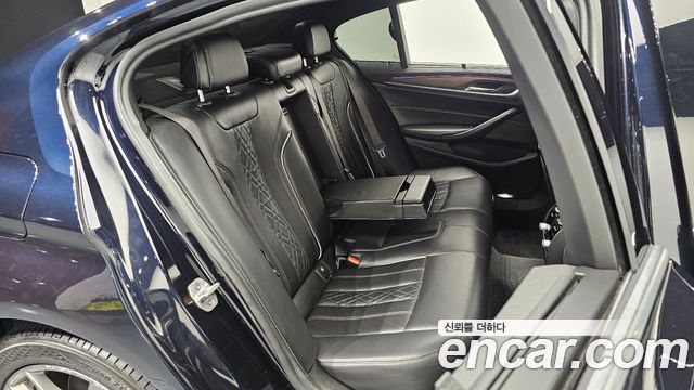BMW 5-Series 2018 — photo 17