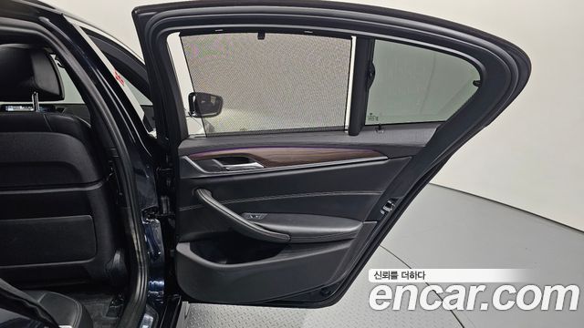 BMW 5-Series 2018 — photo 15