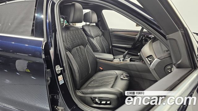BMW 5-Series 2018 — photo 16