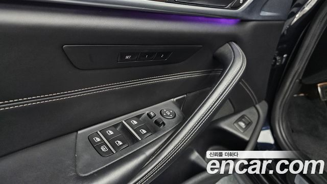BMW 5-Series 2018 — photo 27