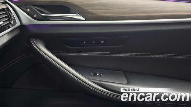 BMW 5-Series 2018 — photo 28