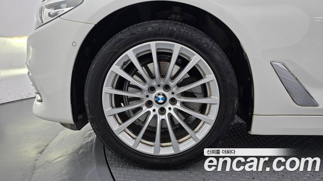 BMW 5-Series 2020 — photo 5