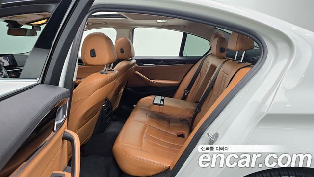 BMW 5-Series 2020 — photo 11