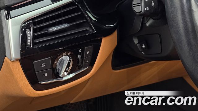 BMW 5-Series 2020 — photo 13