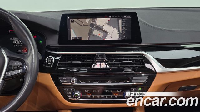 BMW 5-Series 2020 — photo 18