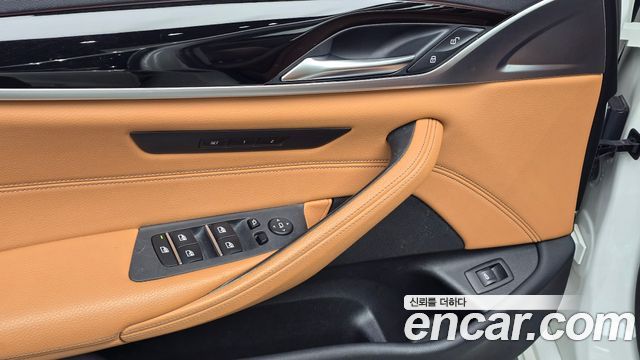 BMW 5-Series 2020 — photo 20
