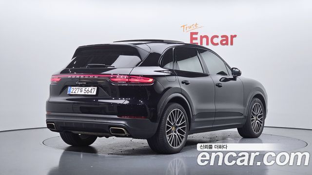 Porsche Cayenne 2019 — photo 2