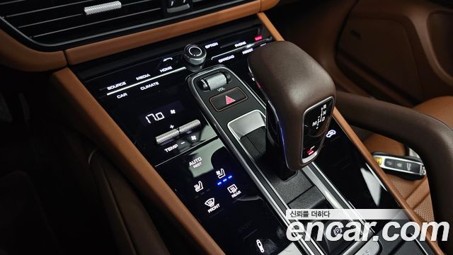 Porsche Cayenne 2019 — photo 12