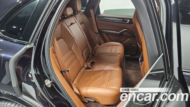 Porsche Cayenne 2019 — photo 17