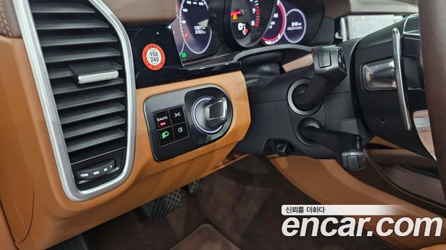 Porsche Cayenne 2019 — photo 23