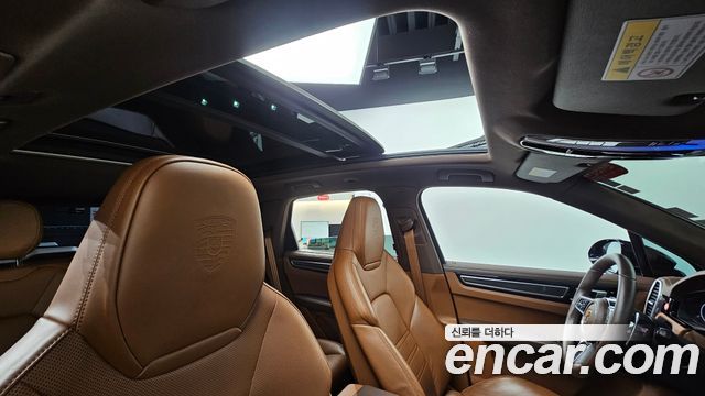 Porsche Cayenne 2019 — photo 25
