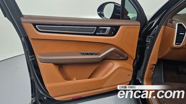 Porsche Cayenne 2019 — photo 14