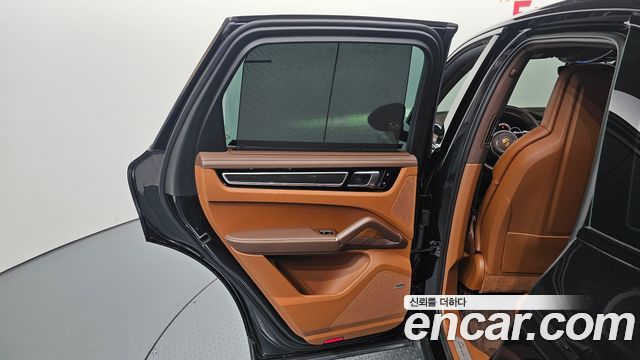 Porsche Cayenne 2019 — photo 15