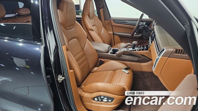 Porsche Cayenne 2019 — photo 16