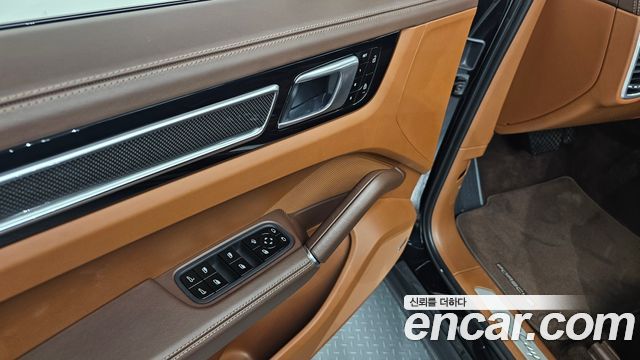 Porsche Cayenne 2019 — photo 27