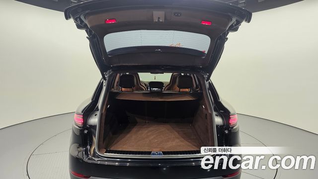 Porsche Cayenne 2019 — photo 39
