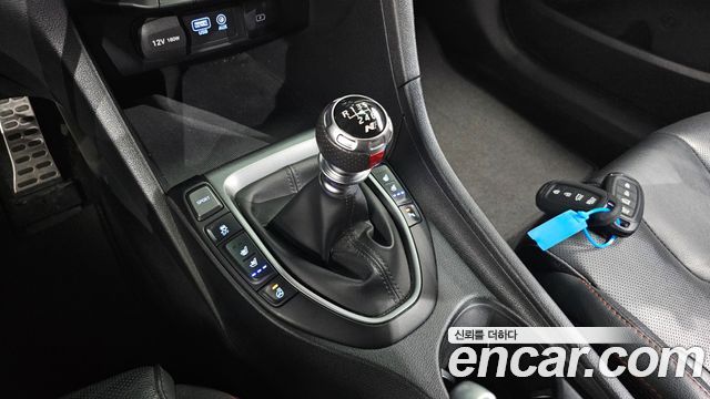 Hyundai Veloster 2018 — photo 12