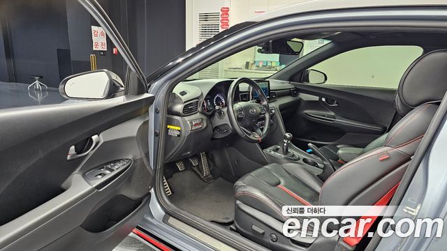 Hyundai Veloster 2018 — photo 13