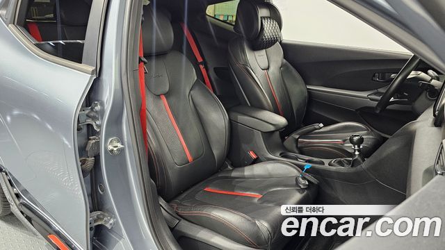 Hyundai Veloster 2018 — photo 18