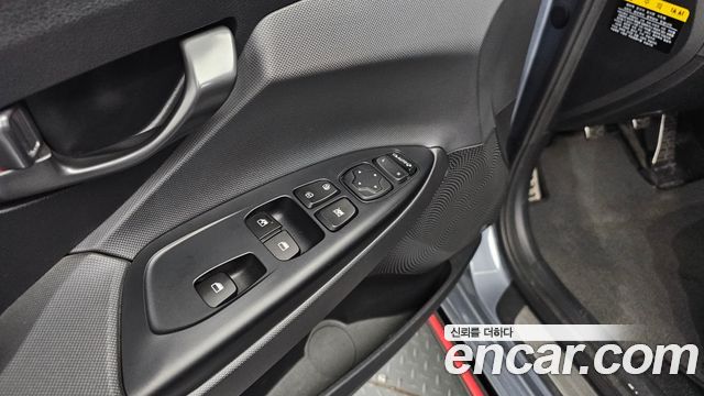 Hyundai Veloster 2018 — photo 27