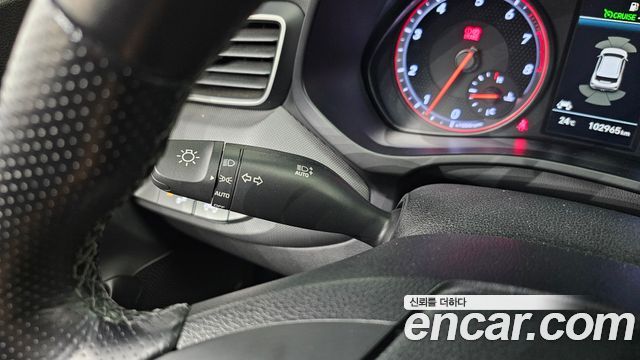 Hyundai Veloster 2018 — photo 29