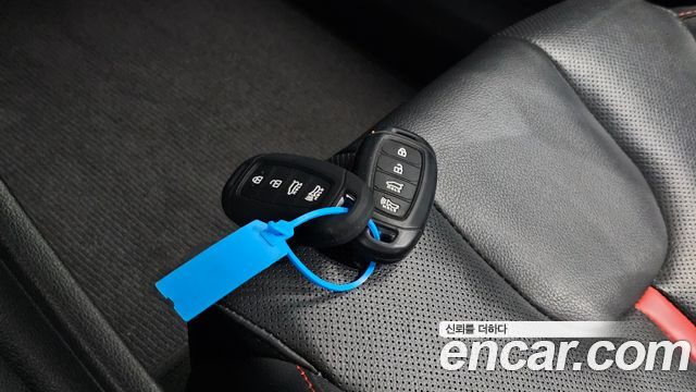 Hyundai Veloster 2018 — photo 31