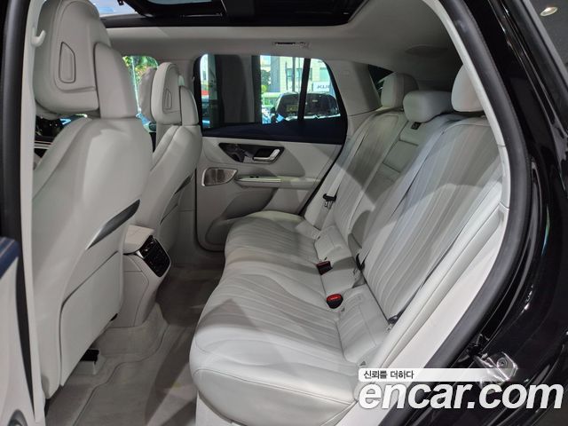Mercedes-Benz EQE 2026 — photo 11